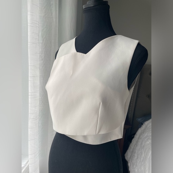 ChicWish/NWT cropped blouse Top in Off-White - Picture 3 of 7